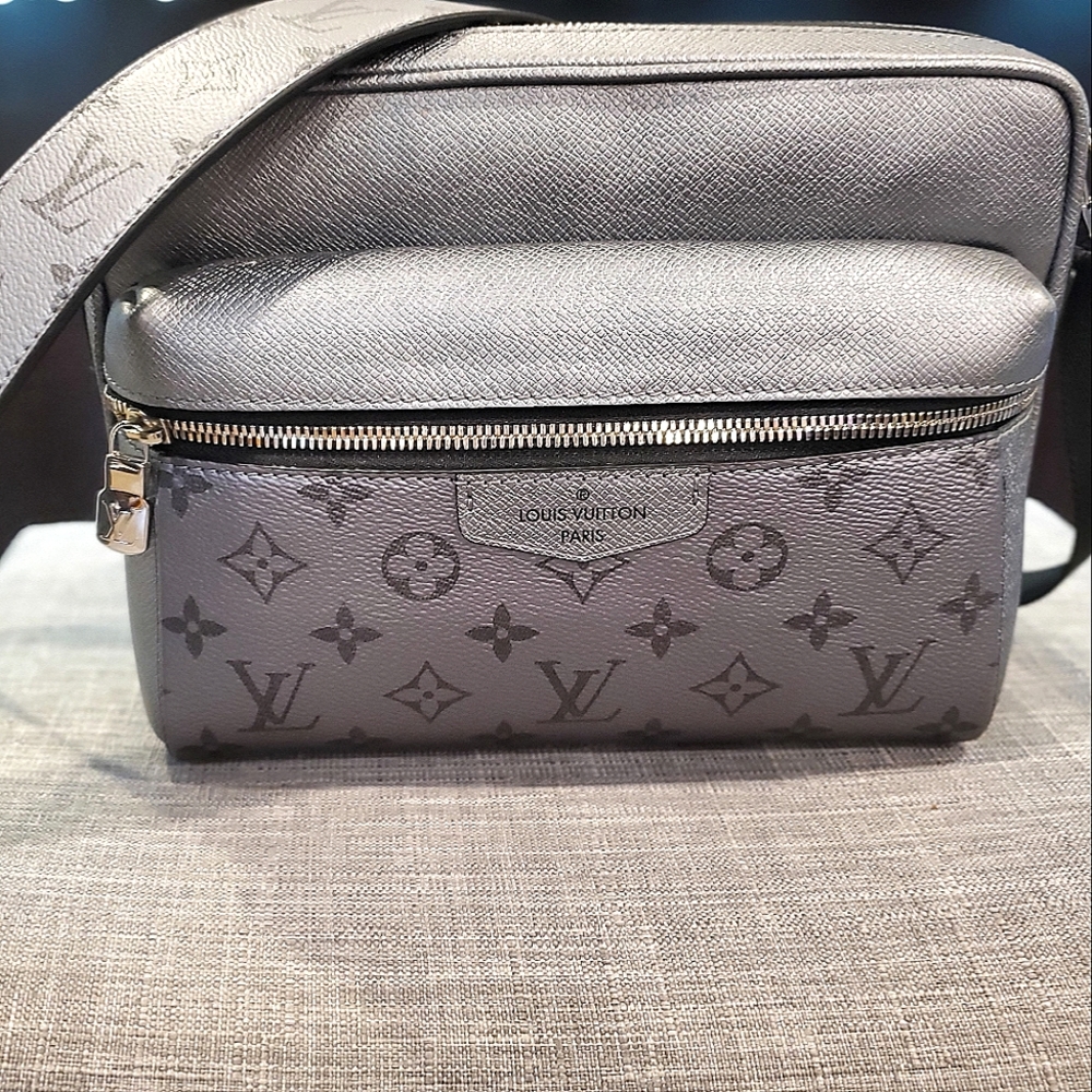 Louis Vuitton crossbody bag